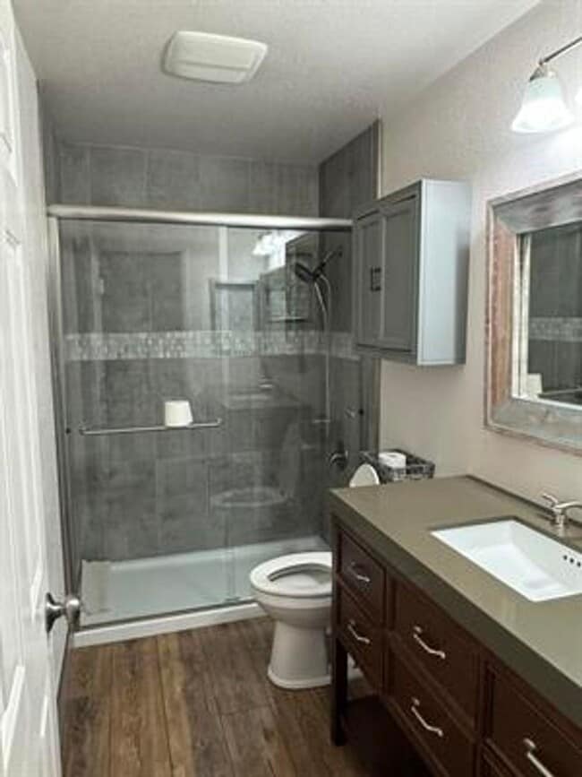 Building Photo - Beautiful single story, 3 bedroom 2 bath home in a gated community!! Available 2/1/26!