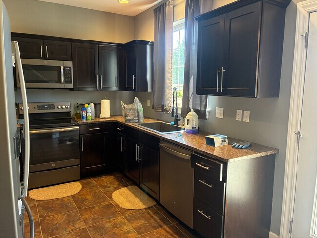 Building Photo - 4207 Gladden Ln