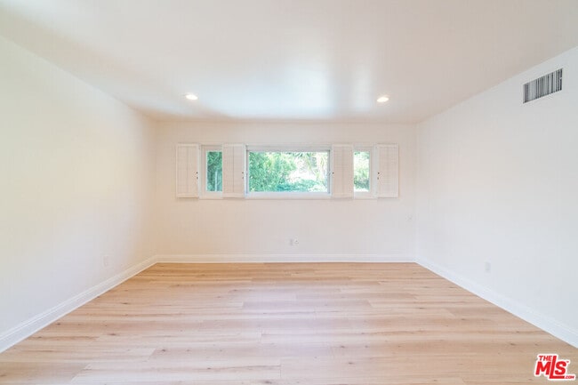 Building Photo - 4220 Towhee Dr