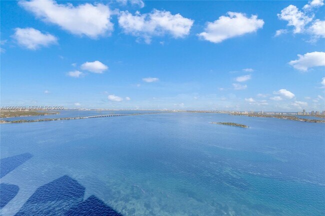 Building Photo - 700 NE 24th St