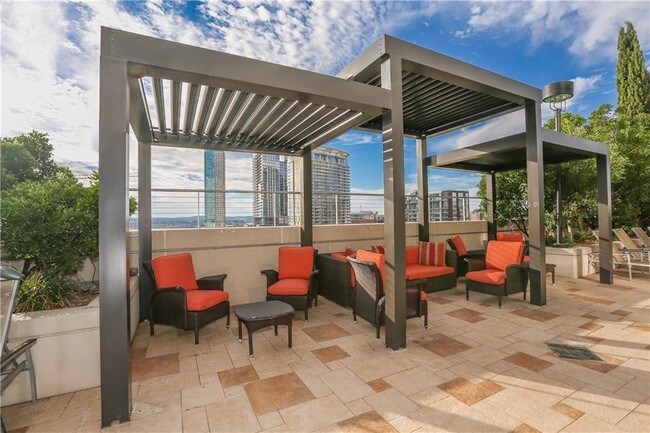 Building Photo - 360 Nueces St