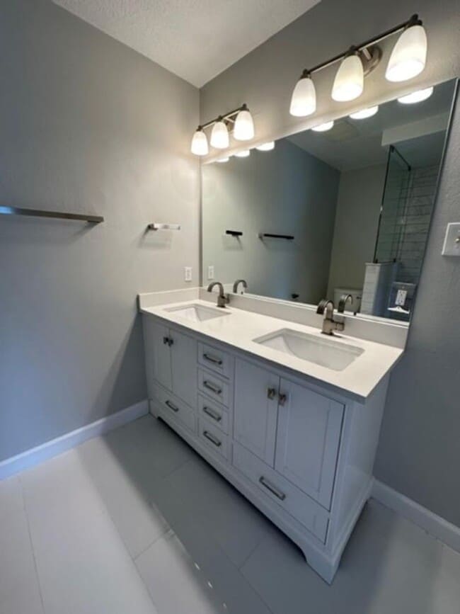 Building Photo - Iconic 2 story corner condo at the Terraces of Celebration. Completely renovated 2 Bedroom, 2 Bat...