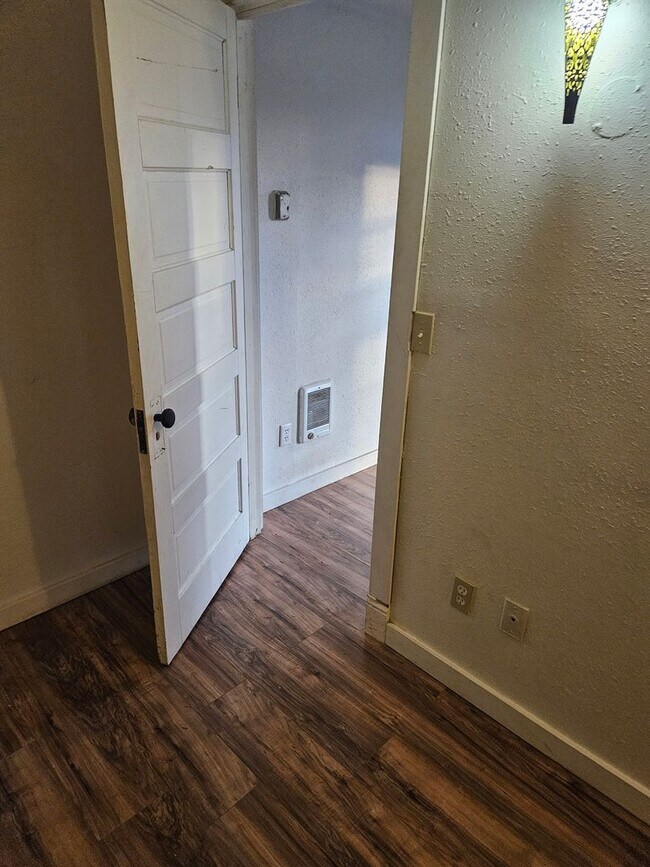 Building Photo - 510 N Collier St