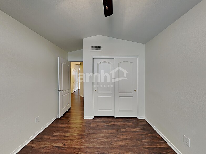 Building Photo - 9803 E Olla Ave