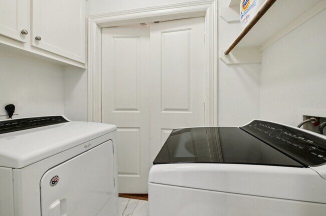 Building Photo - 5636 Kiam St