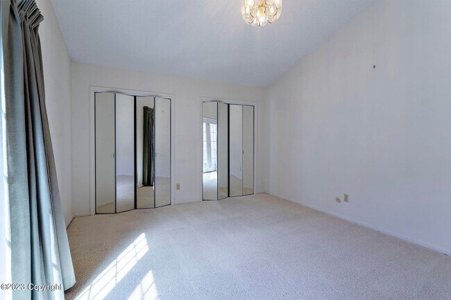 Building Photo - 909 Indian Hills Dr