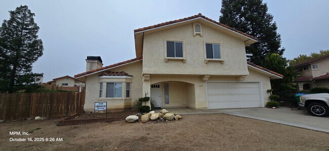 Building Photo - 3-bedroom 2.5 bath home