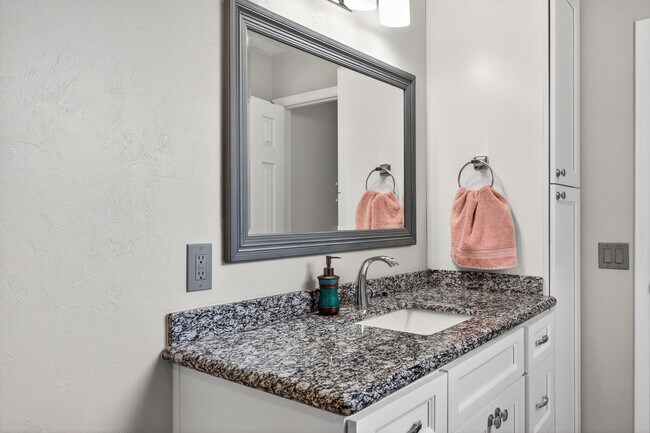 Building Photo - 4604 NW 44th Pl