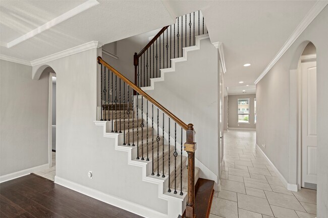 Building Photo - 15518 Montreal Dr