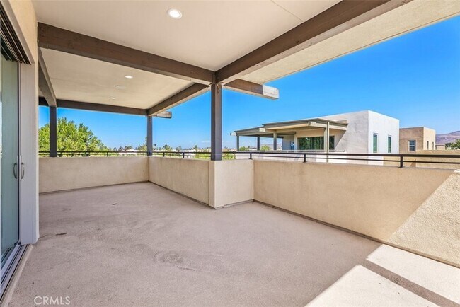 Building Photo - 123 Interval