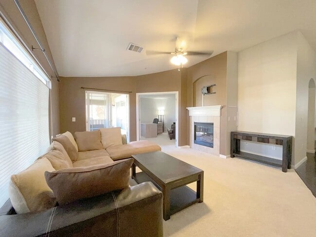Building Photo - Spacious 2 Bed, 2 Bath + Office Townhome with Attached Garage | Broadlands Community