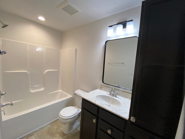 Building Photo - 6405 Autumn Valley Trce