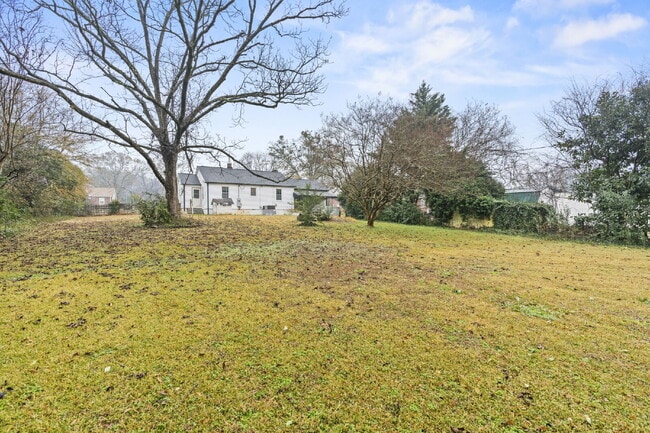 Building Photo - Nicely maintained 3 Bed, 1 Bath Single-Level Home with Bonus Sunroom