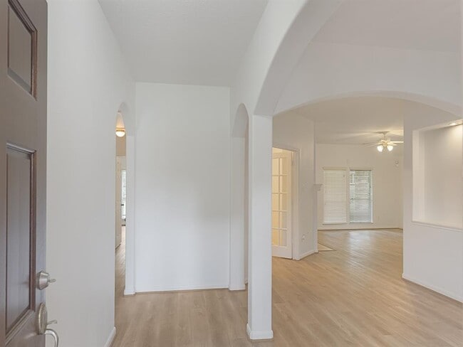Building Photo - 51 N Regan Mead Cir