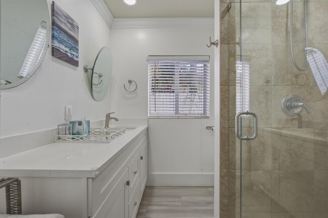 Building Photo - 3036 NE 19th St