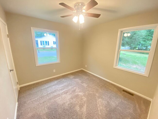 Building Photo - 3bd/1ba House Renovated In 2021 near Hwy 2...