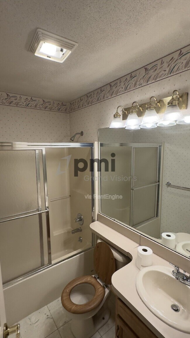 Building Photo - 1306 Arthur Ave