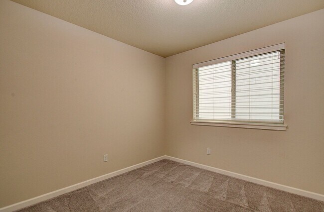 Building Photo - Charming 4 bd 2.5 ba Vancouver Home - Available Now!