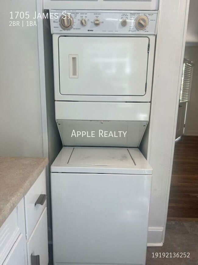 Building Photo - 1705 James St