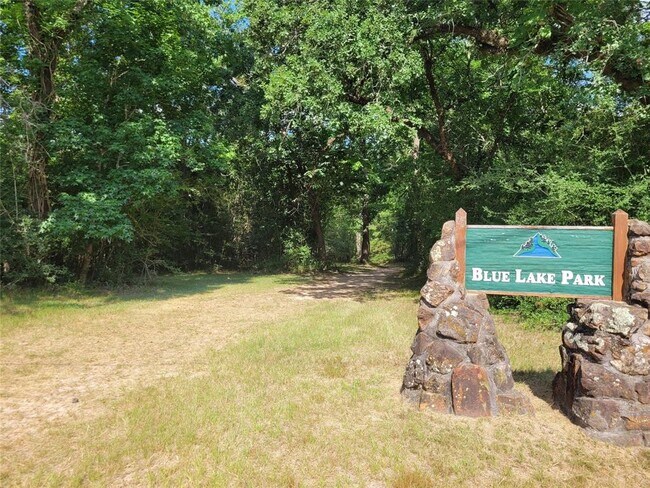 Building Photo - 2626 Blue Lake Dr