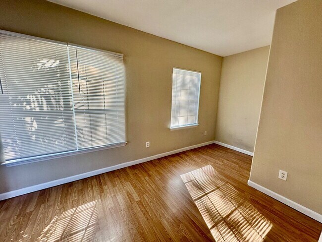 Building Photo - Spacious, One-Bedroom Condo In Plantation ...