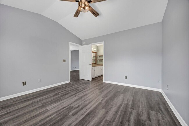 Building Photo - BEAUTIFULLY RENOVATED TWO BEDROOM IN CHAPIN
