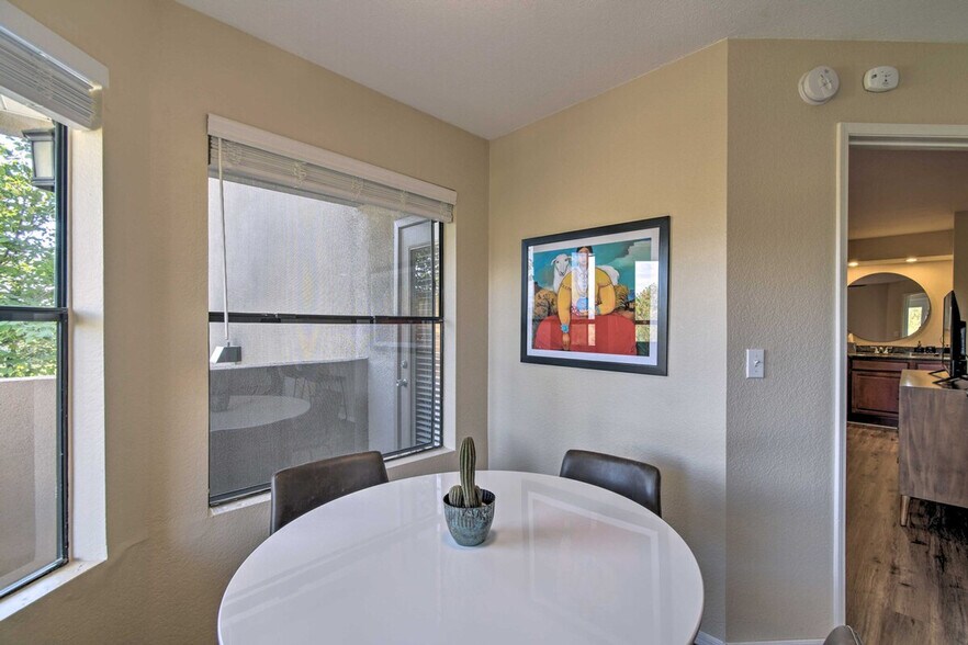 Building Photo - 4850 E Desert Cove Ave