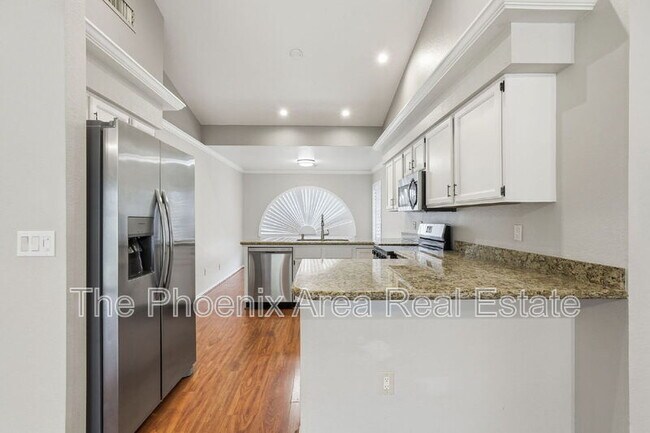 Building Photo - 4425 E Douglas Ave