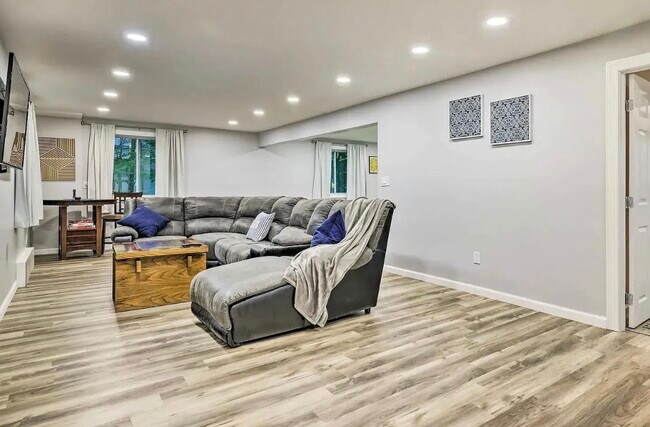 Building Photo - 19 Conservancy Ct