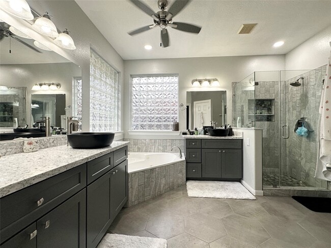 Building Photo - 17815 Gables Bend Dr