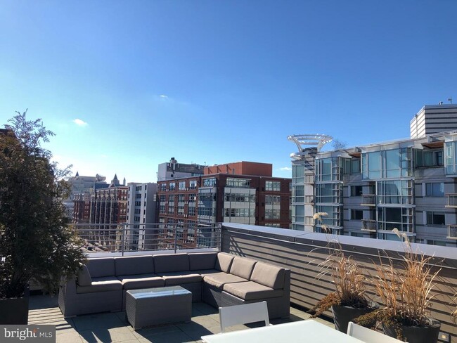 Building Photo - 1311 13th St NW