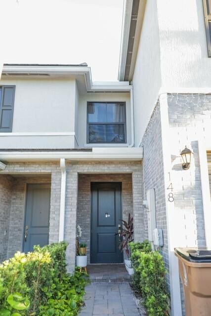 Building Photo - 148 SE 5th Ct