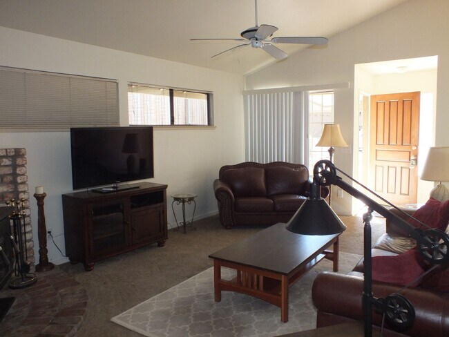 Building Photo - Rescue 2/2 1050 sf home with garage and yard!