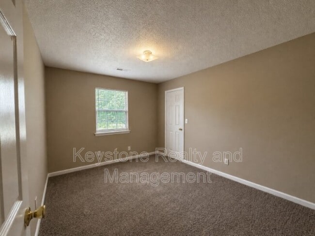 Building Photo - 1375 Thompsonville Ln