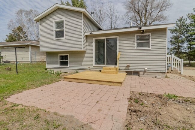 Building Photo - Bright & Updated 4-Bedroom Home Close to Everything