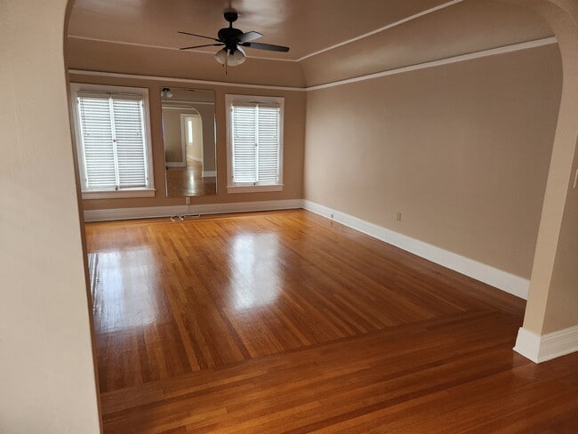 Living room - 1063 S Cloverdale Ave