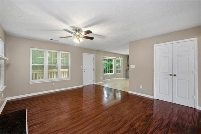 Building Photo - 800 Revena Dr