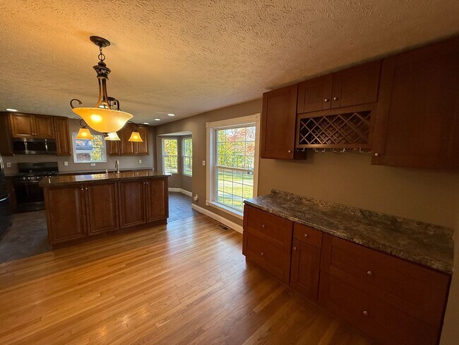 Building Photo - Spacious 4-Bedroom Property with In-Law Su...