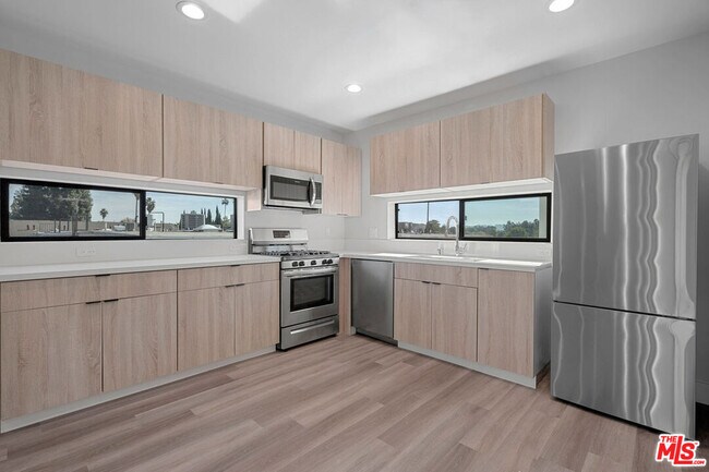 Building Photo - 14804 1/2 Vanowen St