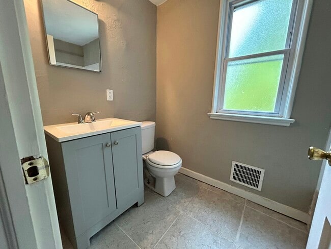 Building Photo - 151 Collins Dr