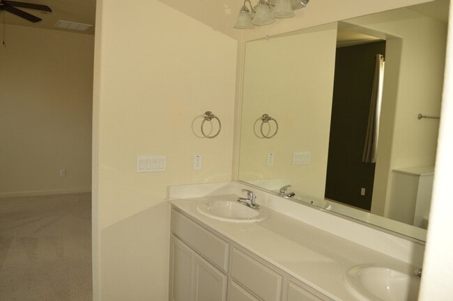 Building Photo - 808 Marybelle Ct