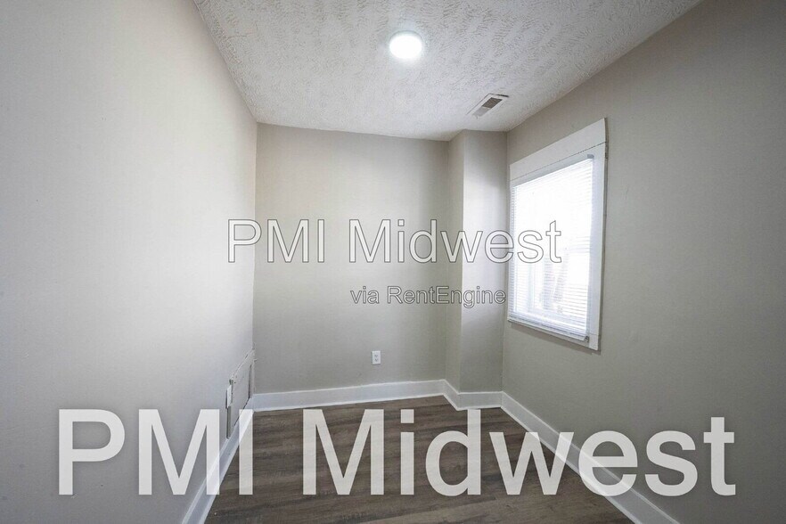 Building Photo - 2930 N Dearborn St