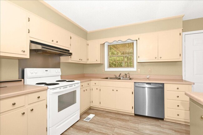 Building Photo - 3 Bedroom, 2 Bath home.