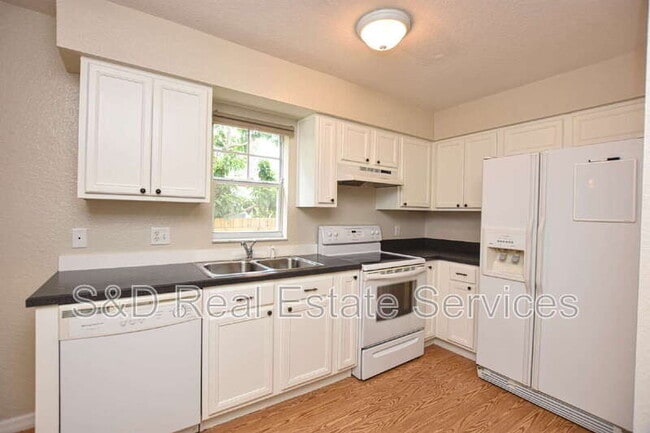 Building Photo - 302 W Belmar St
