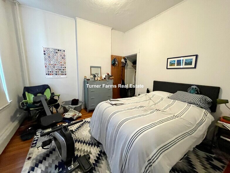 Building Photo - 38 Newton St