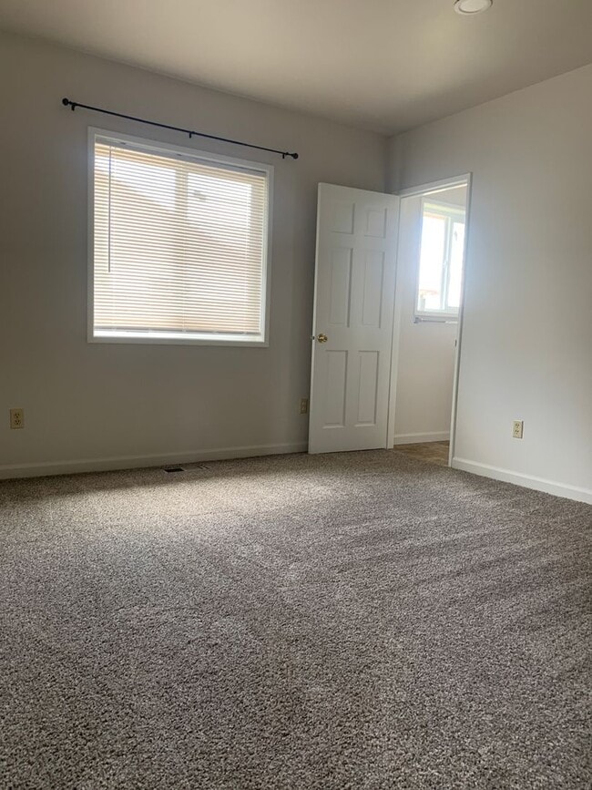 Building Photo - Updated home!