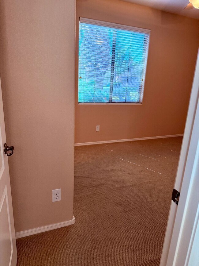 Building Photo - 18252 W Buena Vista Dr