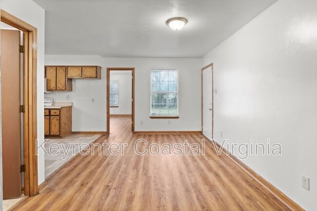 Building Photo - 1010 Quash St