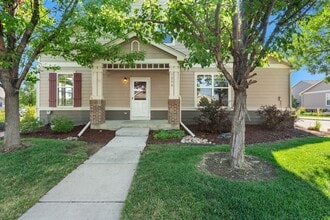 Building Photo - Like-New Townhome in Desirable West Loveland