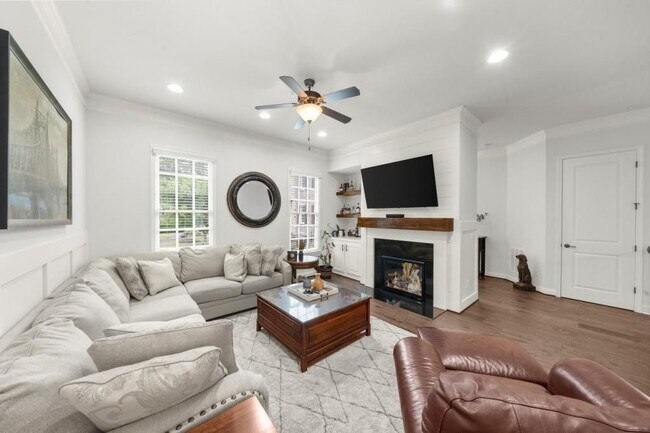 Building Photo - 410 Rose Garden Ln